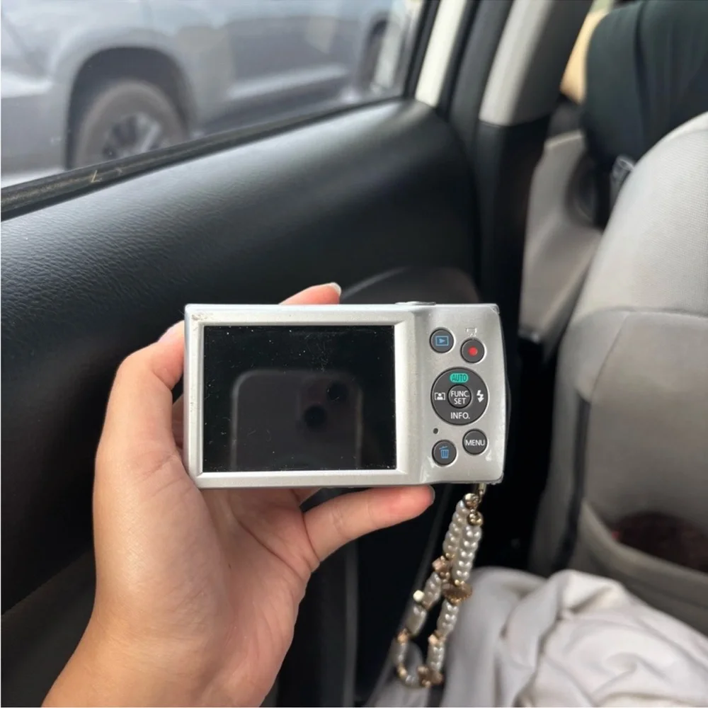 Canon ELPH 180 Digital Camera.